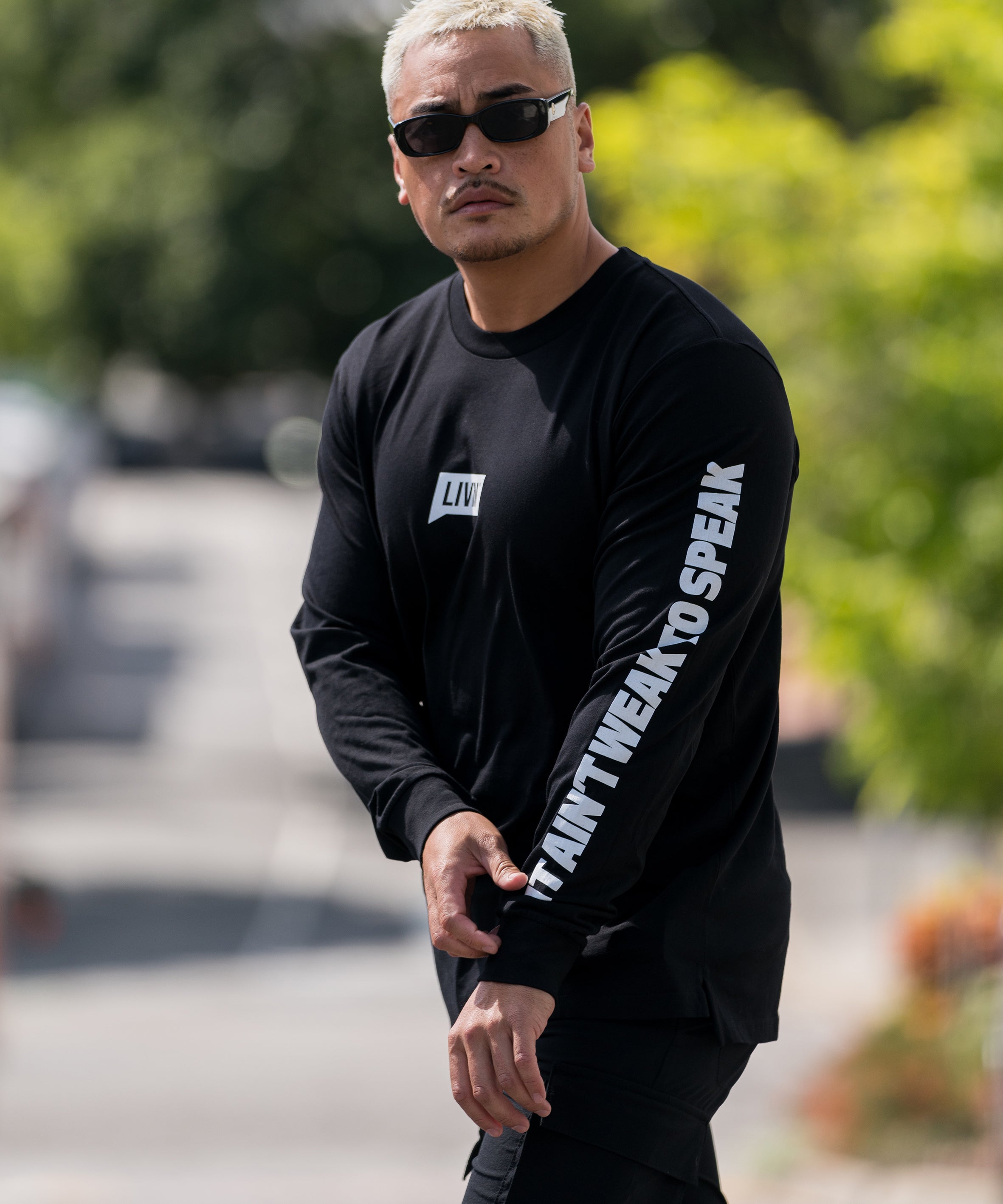 Endure_Long_Sleeve_LIVIN_Black_12.jpg